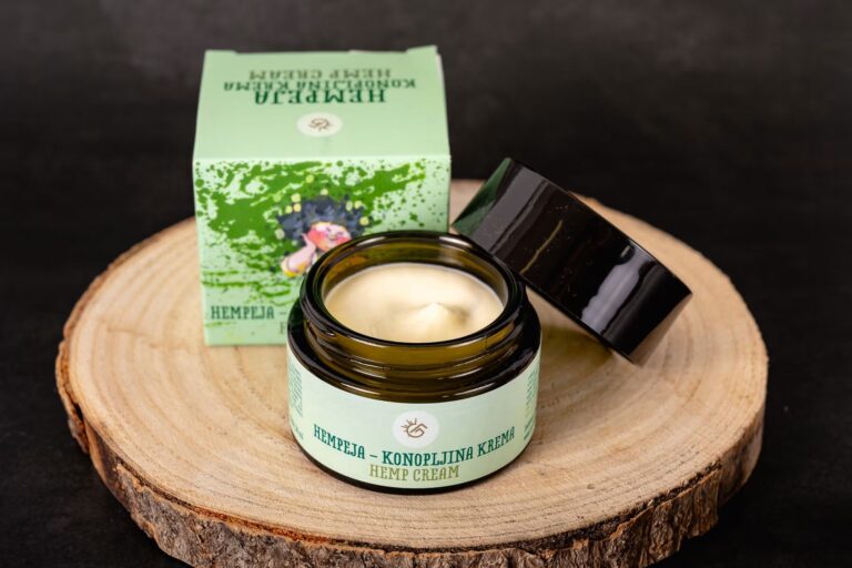 Koristi konopljinega olja v kremi za obraz